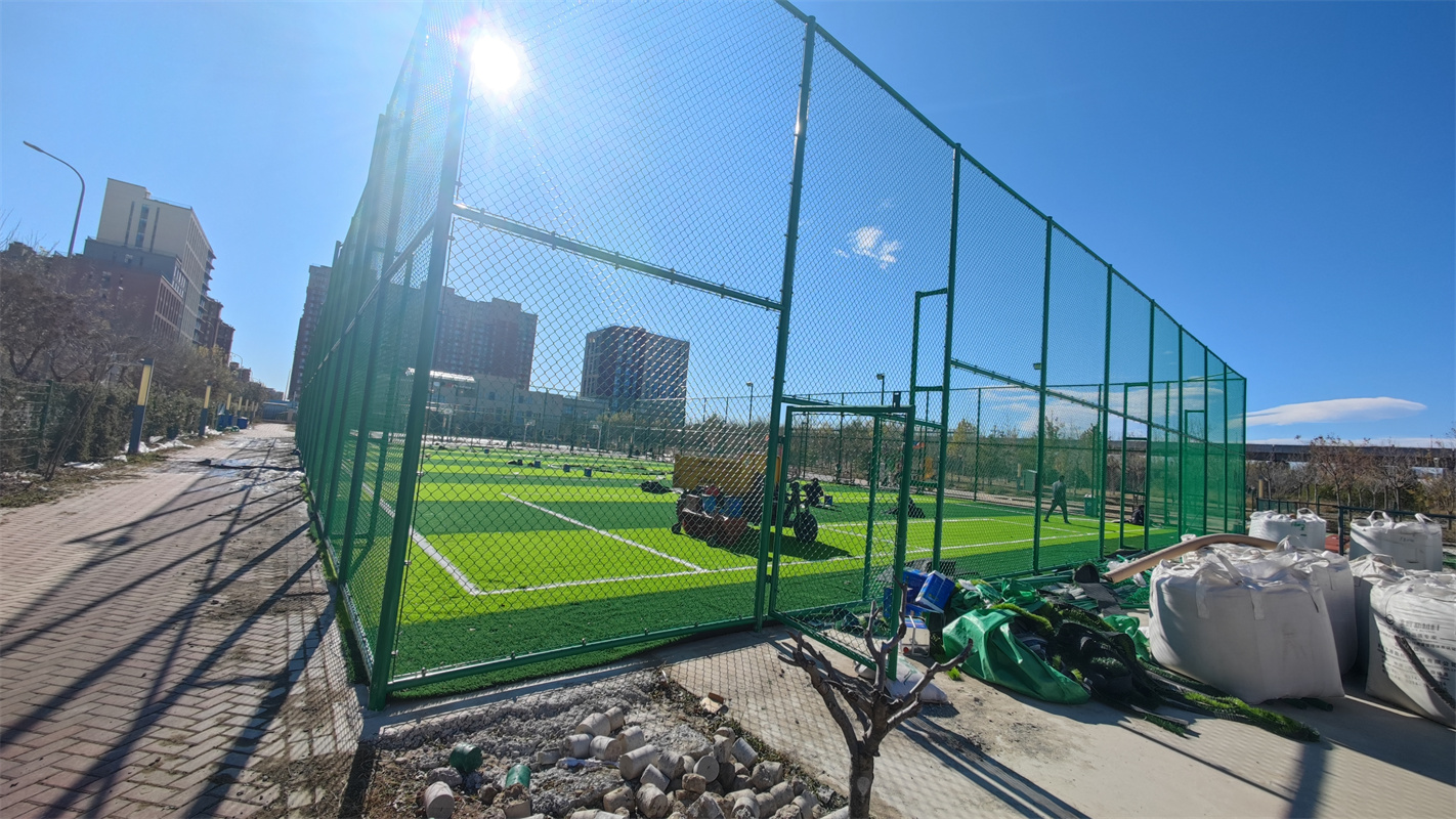 7人制足球場，圍網案例